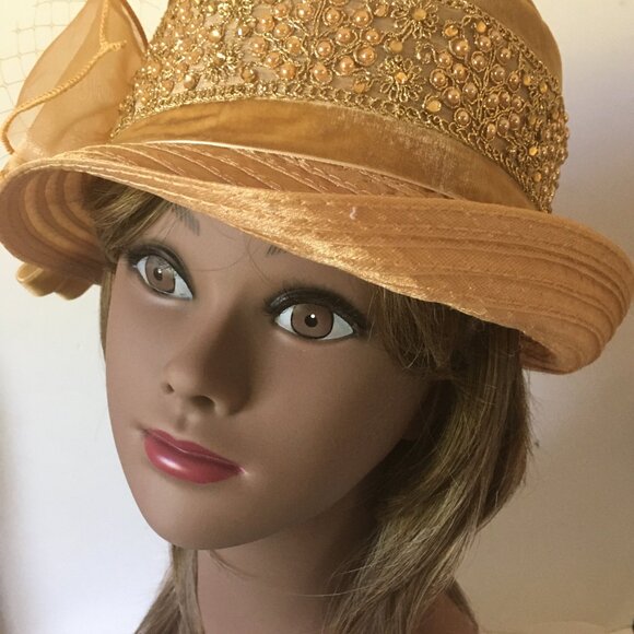 Elegant Gold Hat with Rhinestone Embellishments - Picture 1 of 4